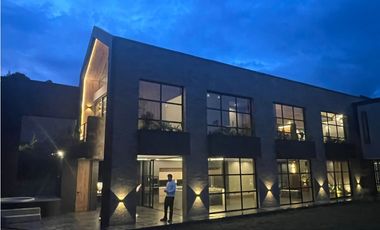 Venta de Casa Campestre en El Alto de las Palmas