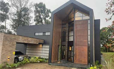 Venta de Casa Campestre en El Alto de las Palmas