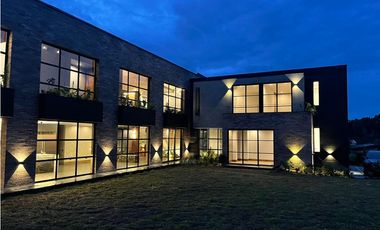 Venta de Casa Campestre en El Alto de las Palmas