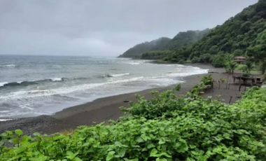 REMATE DE  FINCA EN PLAYA CAMBUTAL LOS SANTOS FRENTE AL MAR