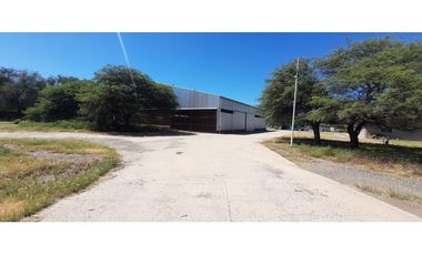 Importante y Único Predio-Galpón 900 m2 a min de Circunvalación