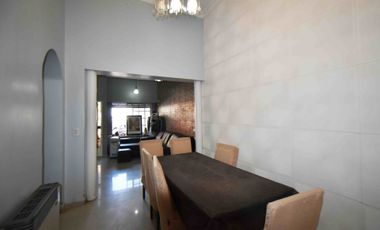 VENTA CASA VILLA LUGANO C/COCH IMPECABLE PERMUTA