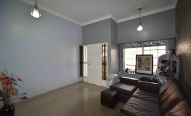 VENTA CASA VILLA LUGANO C/COCH IMPECABLE PERMUTA