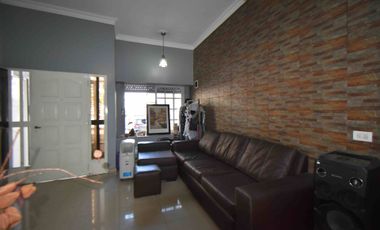 VENTA CASA VILLA LUGANO C/COCH IMPECABLE PERMUTA