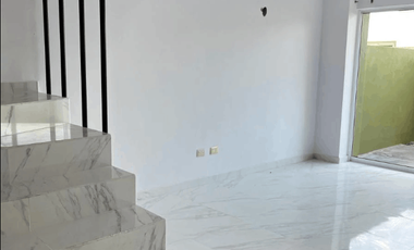 Casa tres niveles en fraccionamiento privado. Puerta de Hierro, Monterrey. Lista para habitar