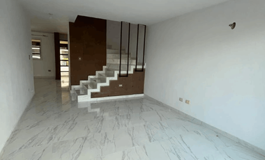 Casa tres niveles en fraccionamiento privado. Puerta de Hierro, Monterrey. Lista para habitar