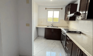 Casa tres niveles en fraccionamiento privado. Puerta de Hierro, Monterrey. Lista para habitar