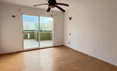 Casa tres niveles en fraccionamiento privado. Puerta de Hierro, Monterrey. Lista para habitar