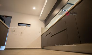 Casa Para oficinas ó notaría en Chapalita una planta, en esquina