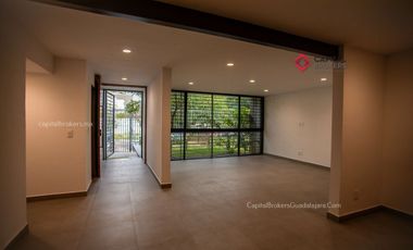 Casa Para oficinas ó notaría en Chapalita una planta, en esquina