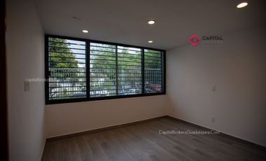 Casa Para oficinas ó notaría en Chapalita una planta, en esquina