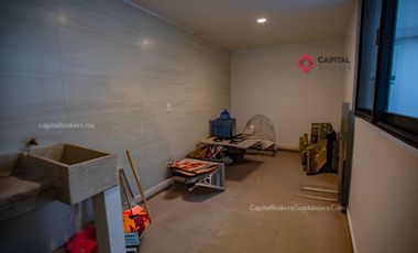 Casa Para oficinas ó notaría en Chapalita una planta, en esquina