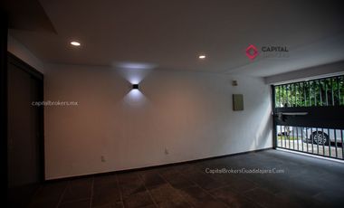 Casa Para oficinas ó notaría en Chapalita una planta, en esquina