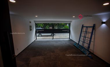 Casa Para oficinas ó notaría en Chapalita una planta, en esquina