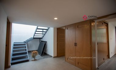 Casa Para oficinas ó notaría en Chapalita una planta, en esquina