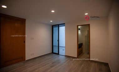 Casa Para oficinas ó notaría en Chapalita una planta, en esquina