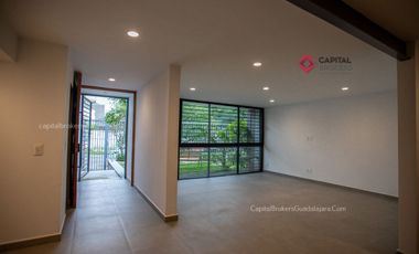 Casa Para oficinas ó notaría en Chapalita una planta, en esquina