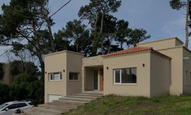 VENDO CHALET 4 AMBIENTES EN SIERRA DE LOS PADRES