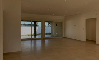 VENDO CHALET 4 AMBIENTES EN SIERRA DE LOS PADRES