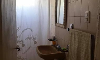 CASA CON 2 DORMITORIOS - COCINA COMEDOR - BAÑO - GALPON - GALERIA  - PATIO - TERRAZA.