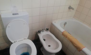 Casa Americana a 2 cuadras de Av Roca