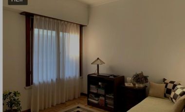 VENDO CHALET 5 AMB CON GARAGE PASANTE Y QUINCHO