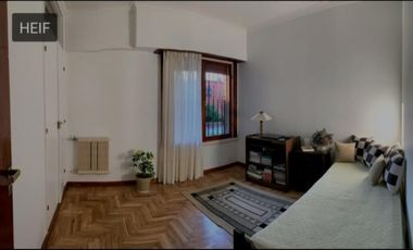 VENDO CHALET 5 AMB CON GARAGE PASANTE Y QUINCHO