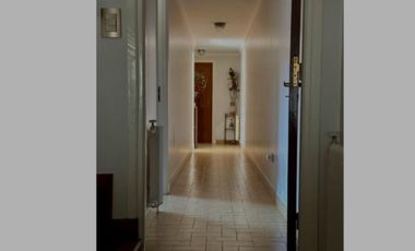 VENDO CHALET 5 AMB CON GARAGE PASANTE Y QUINCHO