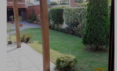 VENDO CHALET 5 AMB CON GARAGE PASANTE Y QUINCHO