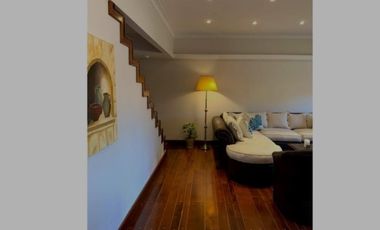 VENDO CHALET 5 AMB CON GARAGE PASANTE Y QUINCHO