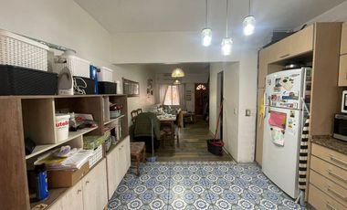 Excelente triplex en centro de San Martin.