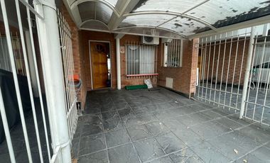 Excelente triplex en centro de San Martin.