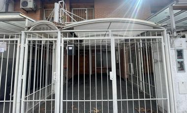 Excelente triplex en centro de San Martin.