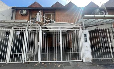 Excelente triplex en centro de San Martin.