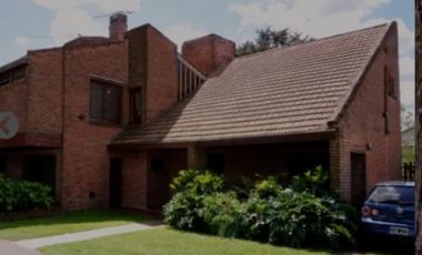 VENDO CASA 7 AMBIENTES