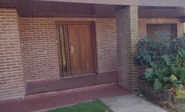 VENDO CASA 7 AMBIENTES