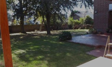 VENDO CASA 7 AMBIENTES