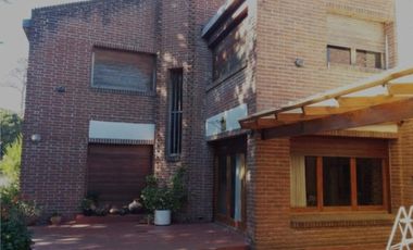 VENDO CASA 7 AMBIENTES