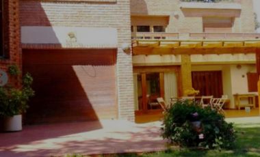 VENDO CASA 7 AMBIENTES