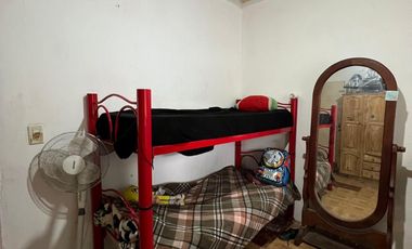 Casa de 4 AMBIENTES en venta