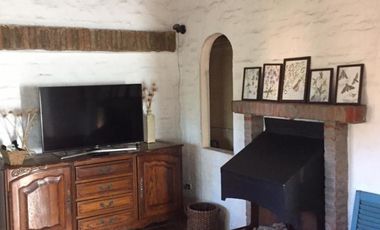 Casa de 3 AMBIENTES en venta