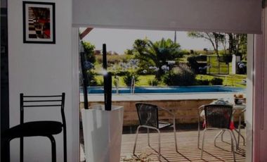 VENDO CASA AMERICANA 3 AMB CON PILETA