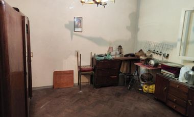 VENTA DE CASA 4 AMBIENTES CON AMPLIO LOTE - LLAVALLOL