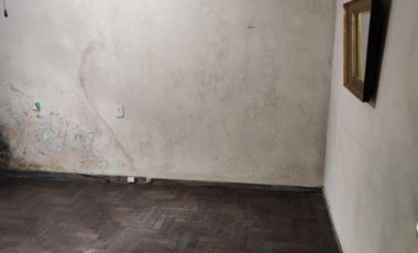 VENTA DE CASA 4 AMBIENTES CON AMPLIO LOTE - LLAVALLOL