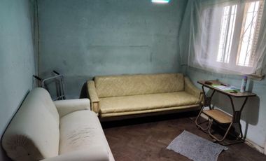 VENTA DE CASA 4 AMBIENTES CON AMPLIO LOTE - LLAVALLOL