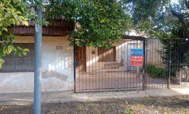 VENTA de propiedad para reciclar CASA al frente y al FONDO