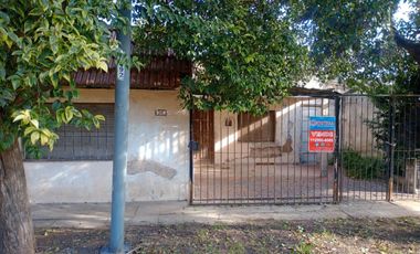 VENTA de propiedad para reciclar CASA al frente y al FONDO