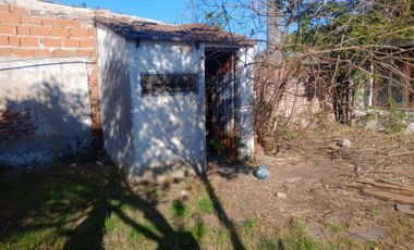 VENTA de propiedad para reciclar CASA al frente y al FONDO