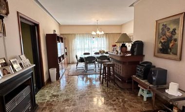 VENTA - CASA 4 AMBIENTES CON COCHERA Y GALPON - VILLA MADERO