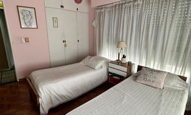 VENTA - CASA 4 AMBIENTES CON COCHERA Y GALPON - VILLA MADERO